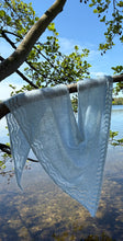Laden Sie das Bild in den Galerie-Viewer, Cloudywaves Shawl - Strickanleitung