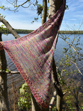 Laden Sie das Bild in den Galerie-Viewer, Cloudywaves Shawl - Strickanleitung