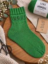Laden Sie das Bild in den Galerie-Viewer, Sproutsocks - Strickanleitung für den Socktober 2026