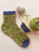 Laden Sie das Bild in den Galerie-Viewer, Sproutsocks - Strickanleitung für den Socktober 2026