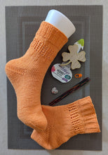 Laden Sie das Bild in den Galerie-Viewer, Sproutsocks - Strickanleitung für den Socktober 2026